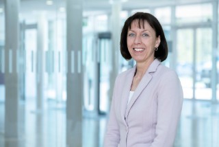 Yvonne  Höbel