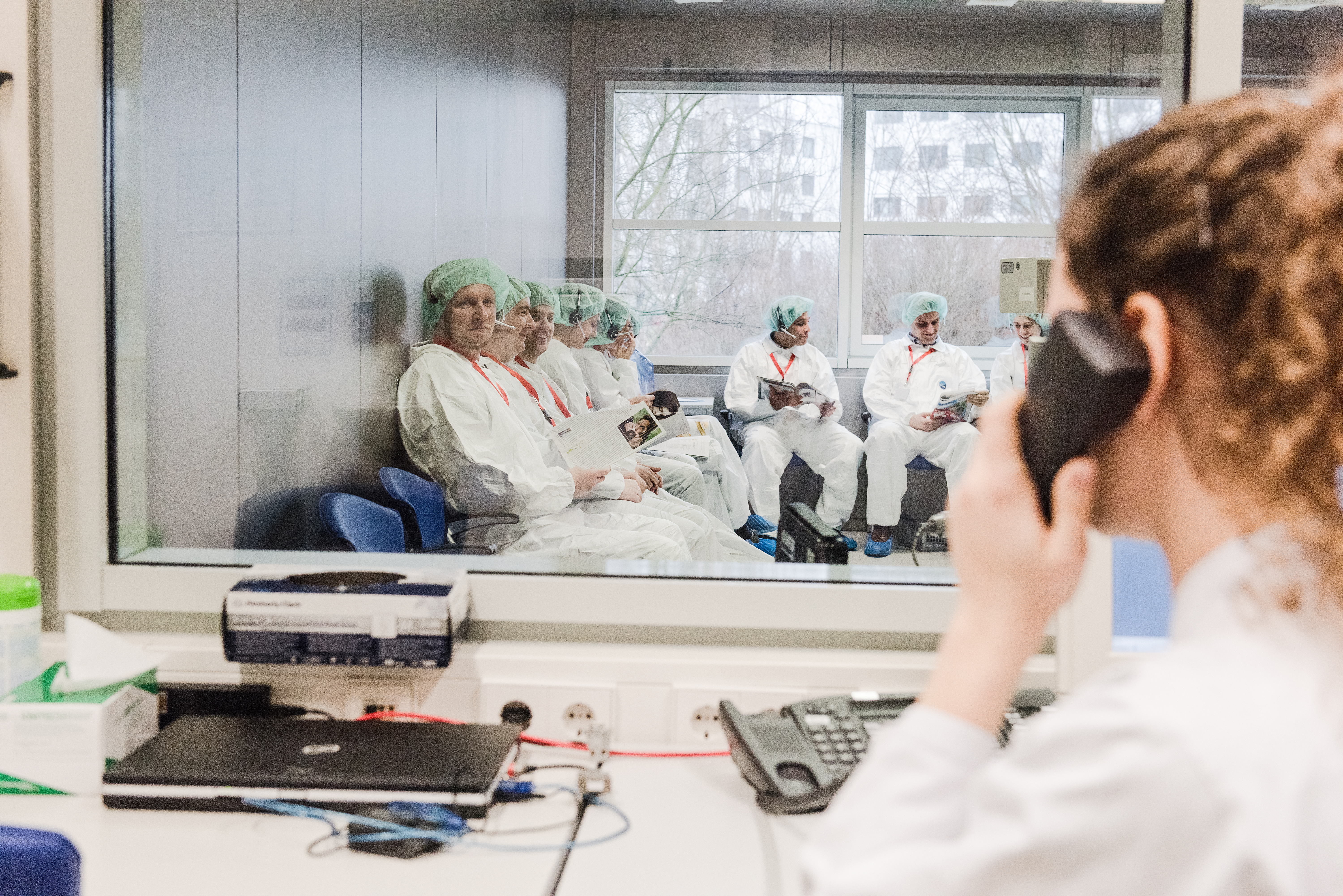 Das Fraunhofer ITEM verfügt über drei spezielle Provokationsräume, die Fraunhofer Allergen Challenge Chambers, in denen Gräserpollen und andere Allergene unter kontrollierten Bedingungen der Raumluft zugefügt werden können. 