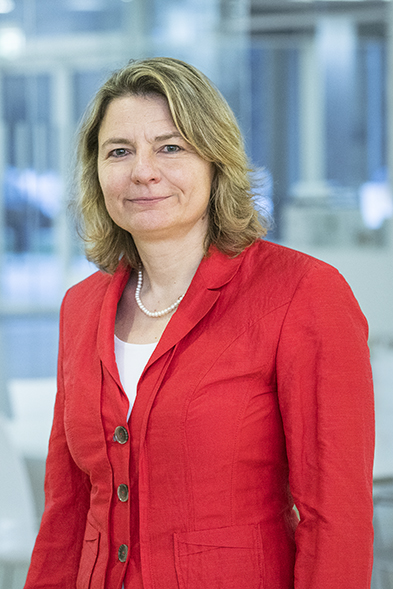 Prof. Dr. med. Antje Prasse wechselte 2014 zur Medizinischen Hochschule Hannover (MHH) und zum Fraunhofer ITEM. Seitdem hat sie an der MHH sehr erfolgreich ein klinisches ILD-Zentrum (interstitielle Lungenerkrankungen) aufgebaut.