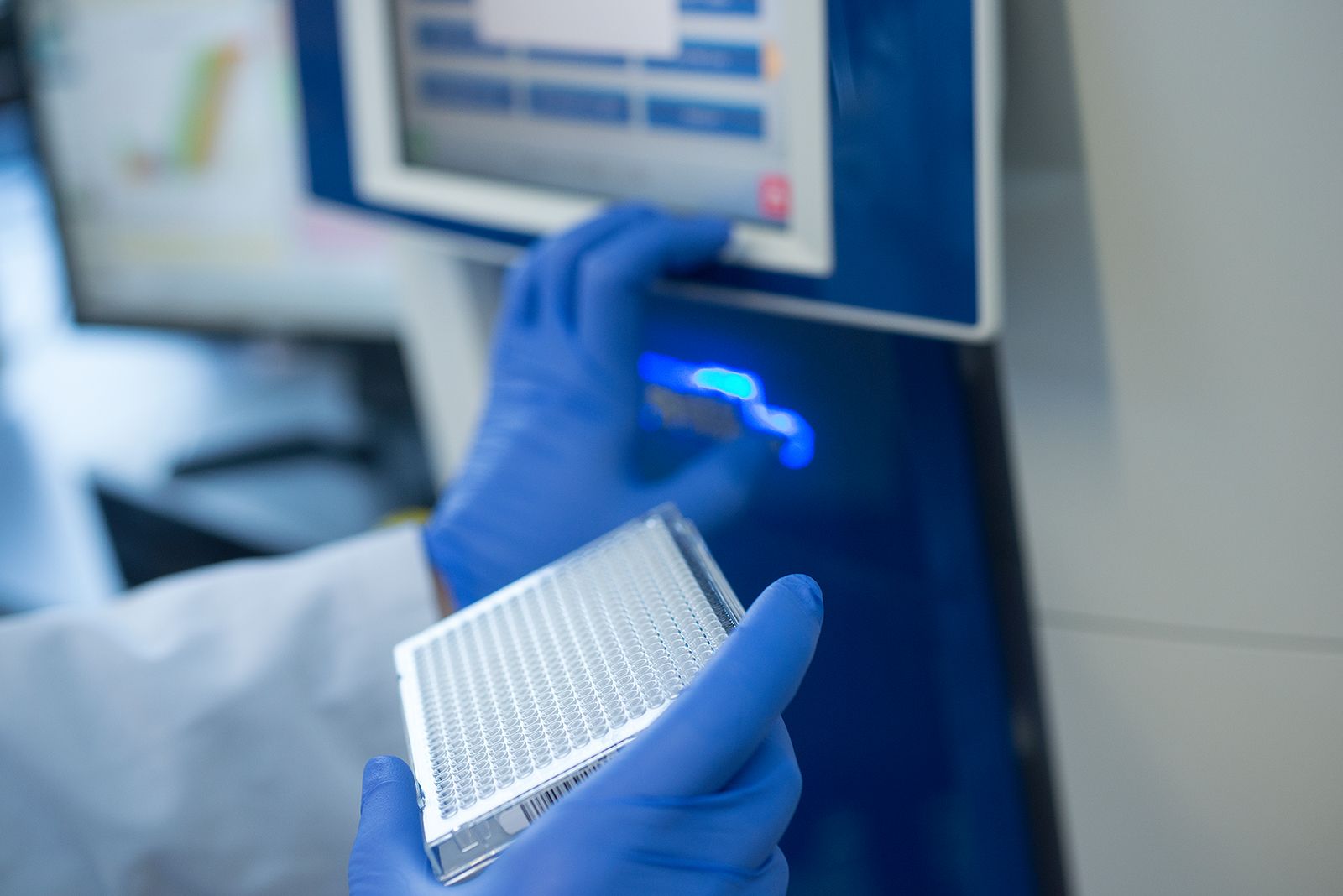 RNA-Therapie gegen Herzinsuffizienz und Organfibrosen Um die molekularen Signalwege in gesunden und kranken Herzen besser zu verstehen, analysieren Forschende nicht-codierende Mikro-RNAs mithilfe der Real-time-PCR. Mikro-RNAs, die im Zusammenhang mit der Krankheit stehen, wie etwa die Mikro-RNA-132, können somit identifiziert werden.