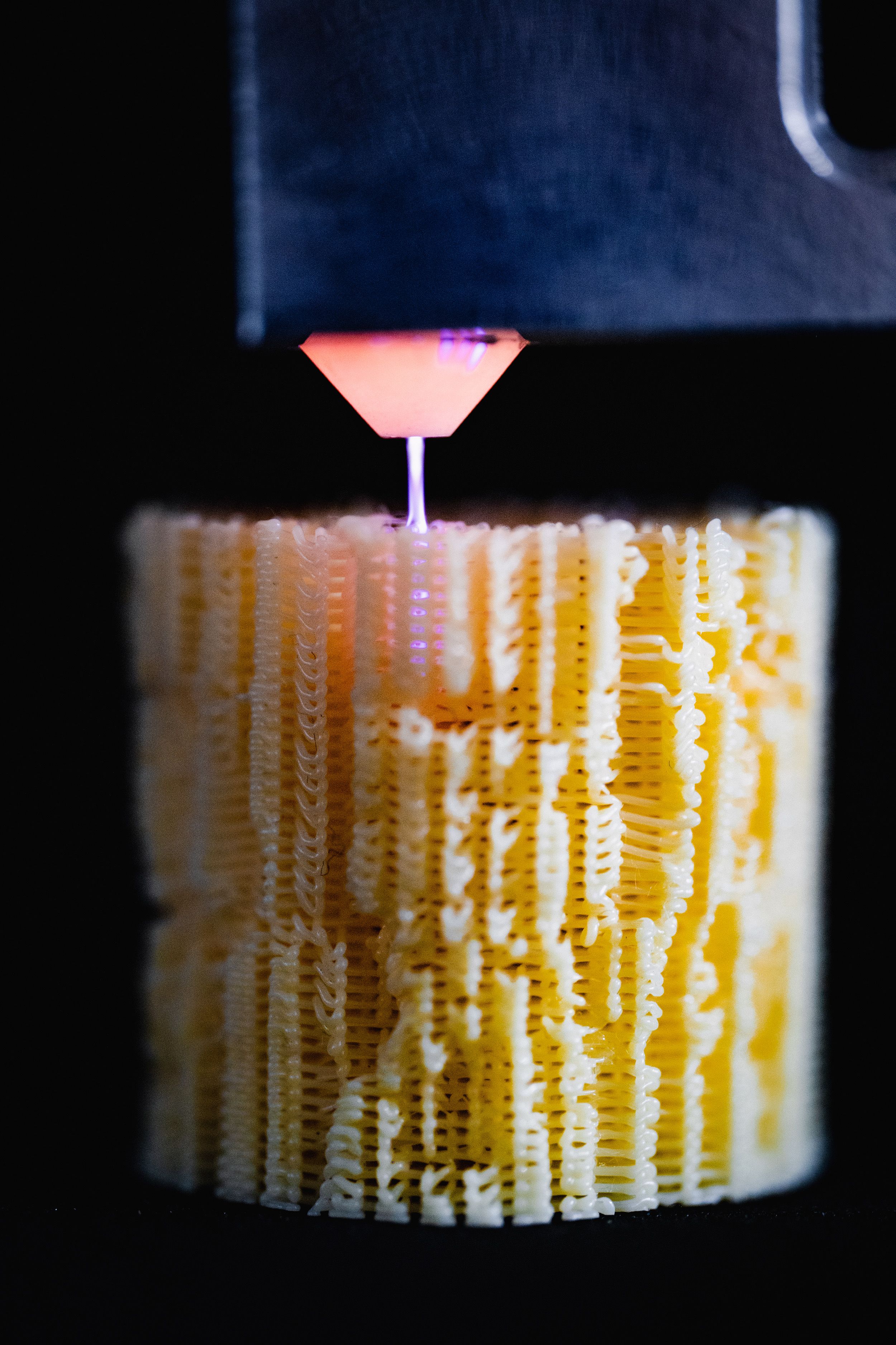 Plasmabehandlung eines 3D-gedruckten Bauteils. 