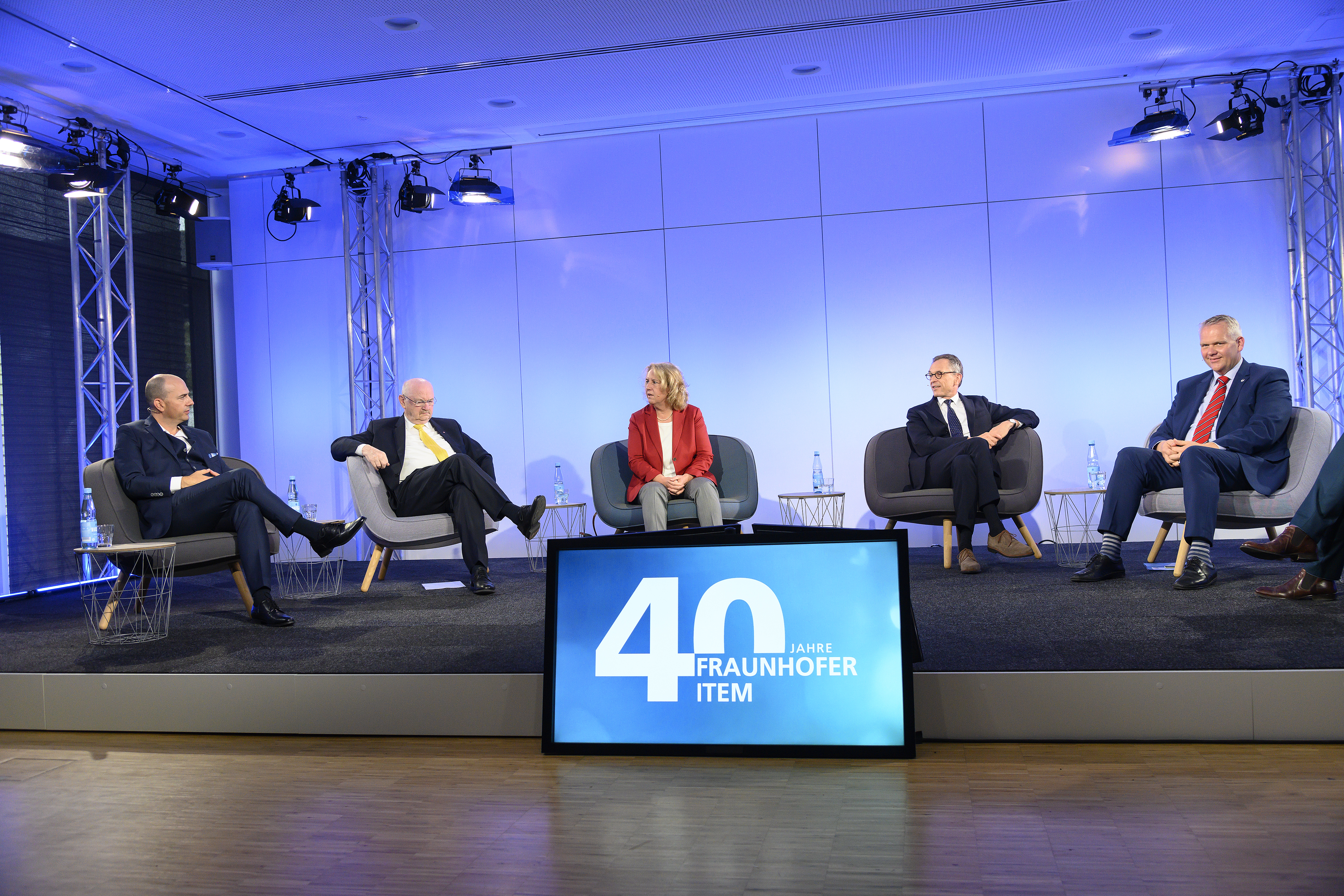 Prof. Dr. Dr. Thomas Thum, Prof. Dr. Michael P. Manns, Prof. Dr. Dr. Ulrike Köhl, Prof. Dr. Norbert Krug, Björn Thümler (Lower Saxony&#39;s Minister of Science and Culture. 